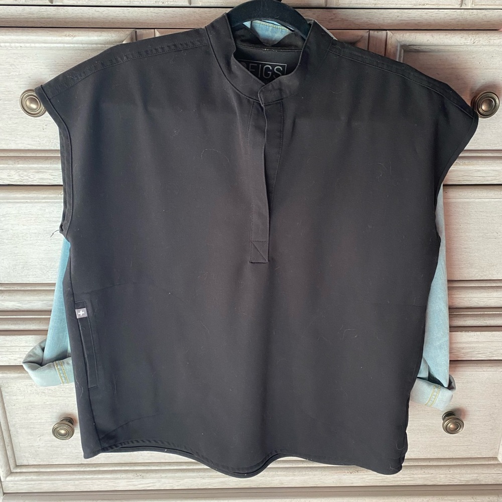 FIGS brand Rafaela oversized scrub top- black